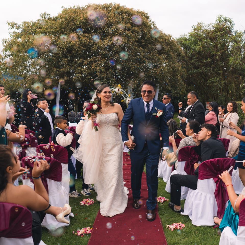 Salida de los novios