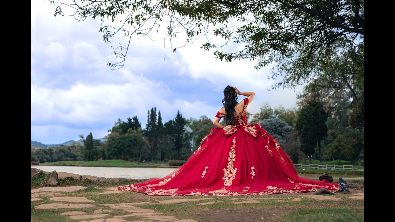 Khamila durante su sesión de 15 años en el Parque de los Novios